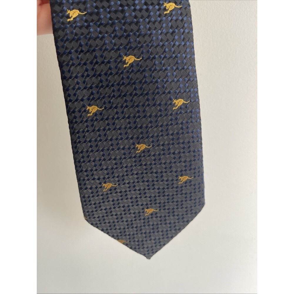 NWT Australian Tie Co Neck Tie Mens Blue Kangaroo Novelty Animal Print Jacquard - Picture 4 of 8